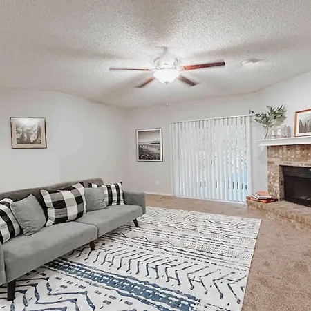 Spacious Family Value Retreat With Pool & Garage